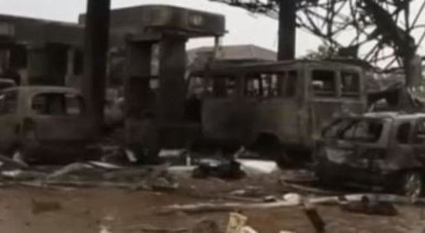 Ghana, esplode stazione di servizio: novanta morti carbonizzati