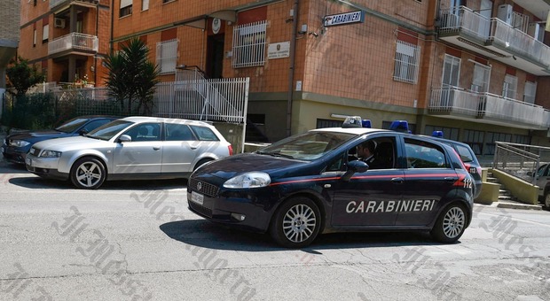 Cisterna, 4 colpi di pistola contro l'auto di un maresciallo dei carabinieri