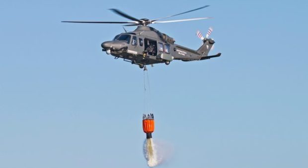Raid antincendio dell'elicottero HH139A dell'Aeronautica militare: video da brividi ti fa partecipare alla missione