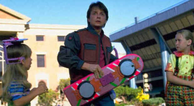 Lo skateboard di Ritorno al Futuro è realtà: ecco l'Hoverboard, vola a 3 cm da terra