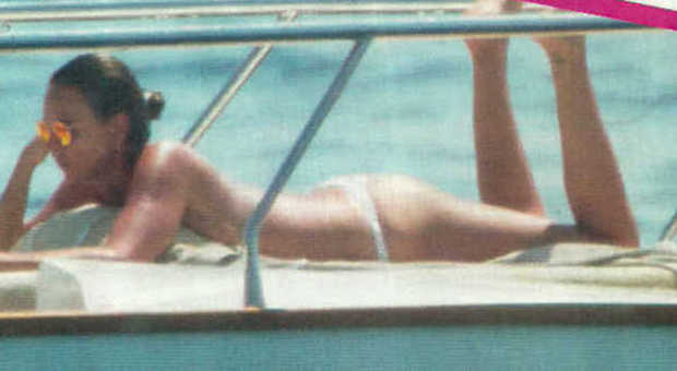 Paola Perego, vacanze di coppia in yacht col marito. Fisico al top a 49 anni