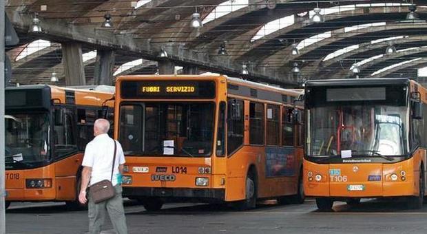 Napoli, falsi incidenti con i bus: denunciati 40 avvocati