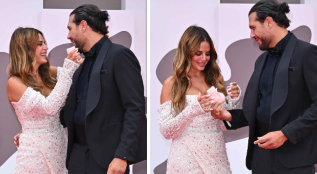Roberta Di Padua incinta? Alessandro Vicinanza le regala delle scarpine rosa sul red carpet di Venezia