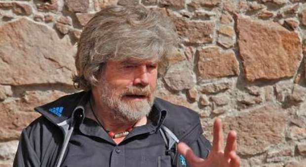 Messner: «Il vero problema non è l'Everest, nelle vallate migliaia di morti»
