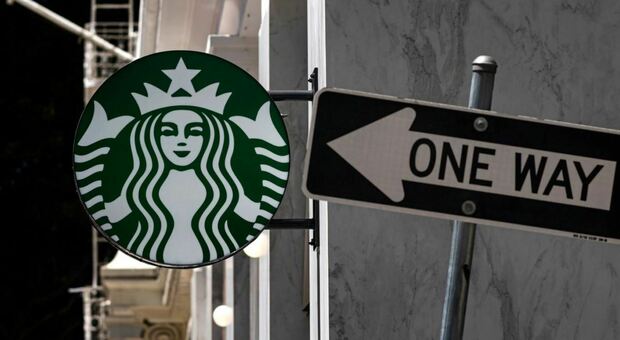 Starbucks segue Amazon: rimborserà le dipendenti che vogliono abortire