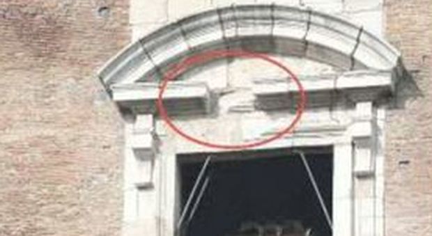 Napoli fragile, il campanile di Santa Chiara a rischio crolli