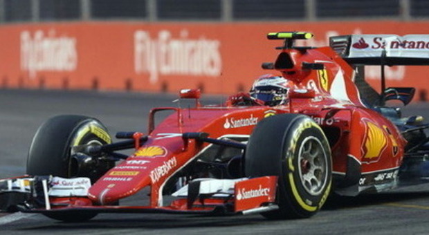 Vettel show a Singapore, è pole position Ferrari: "Hey ragazzi, lavoro fantastico". Hamilton 5°