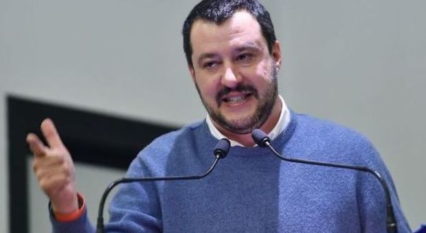 Salvini choc: "Renzi infame, il pensionato suicida è colpa sua"