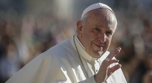 Papa Francesco, l'appello ai genitori di figli gay: «Non li condannate»