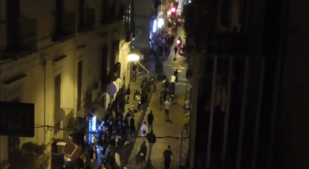 Napoli, un'altra rissa tra ragazzini ai baretti di Chiaia: «Situazione fuori controllo»