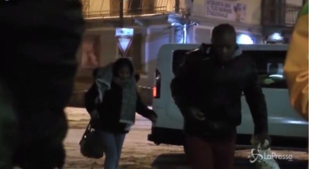 Migranti portati in Italia dai gendarmi, un video del 2017 incastra gli agenti francesi