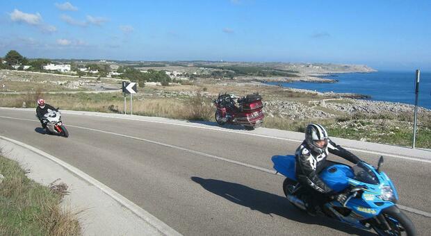 Motociclisti lungo la litoranea Otranto-Santa Cesarea Terme