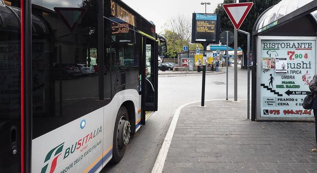 Assisi, tenta di bloccare autobus denunciato giovane marocchino