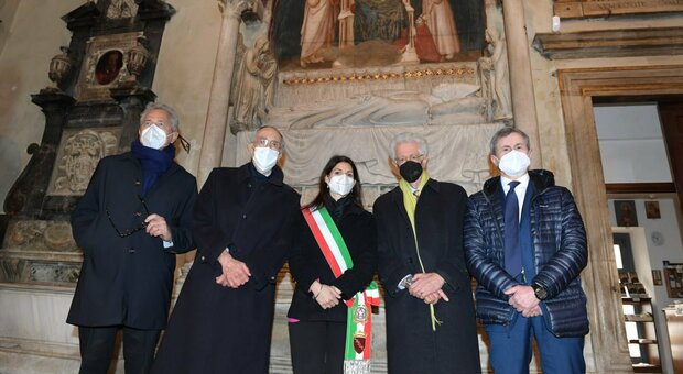 Natale di Roma, gli ex Sindaci a messa insieme in Campidoglio. Gianni Alemanno: «Un grande onore, oltre ogni polemica»