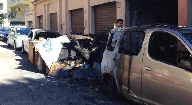 Roma, otto auto bruciate a Montesacro: caccia al piromane seriale nel quartiere