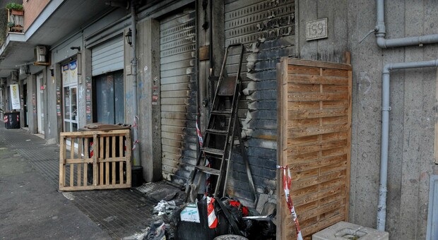 Ostia, a fuoco un altro ristorante: torna l'incubo racket. I gestori: «Mai ricevute minacce»