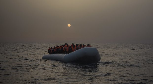 Migranti, Amnesty International denuncia: governi Ue complici delle torture in Libia