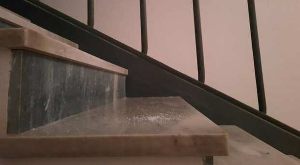 Il sale versato sulle scale per fare scongiuri