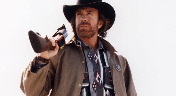 Paura per Chuck Norris, colpito da due infarti in meno di 45 minuti: le condizioni dell'attore