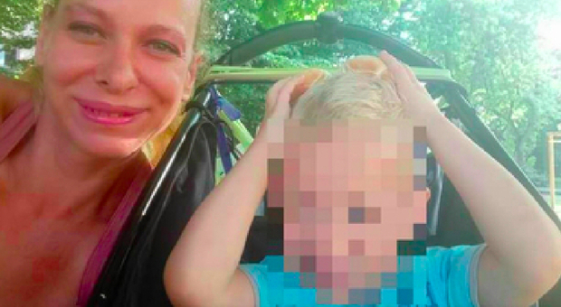 Uccise il figlio e lo lasciò sulla cassa di un supermercato: sconto di pena per la madre. I giudici: «Non ci fu premeditazione»