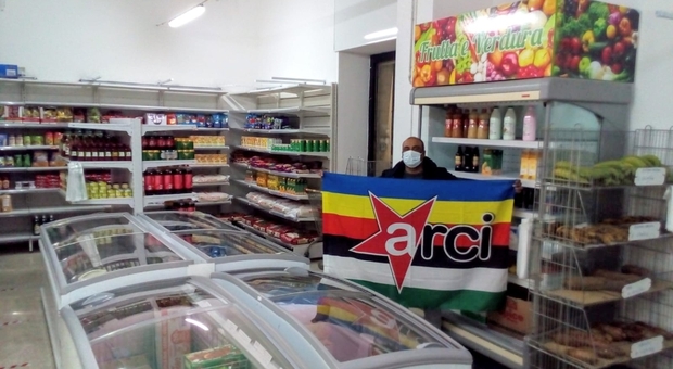 A Lecce il minimarket multietnico nato dalla start-up per migranti e rifugiati