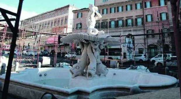 Piazza Barberini, torna a splendere la fontana del Bernini