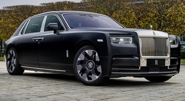 https://statics.cedscdn.it/photos/MED/35/37/8603537_19200243_rolls_royce_phantom_dragon.jpg