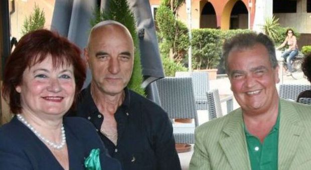 La Goisis col suo compagno Santino Bozza e l'allora ministro Calderoli durante una visita di 3 anni fa a Monselice (archivio)