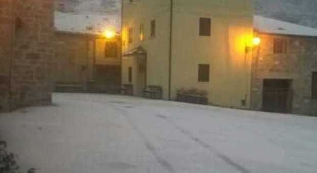 Ascoli, prima nevicata stagionale sui centri montani della provincia picena