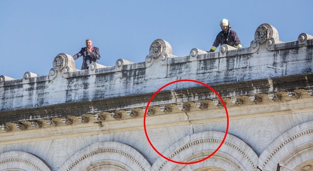 Terremoto, paura a Roma: cornicioni crollati e crepe nella basilica di San Paolo