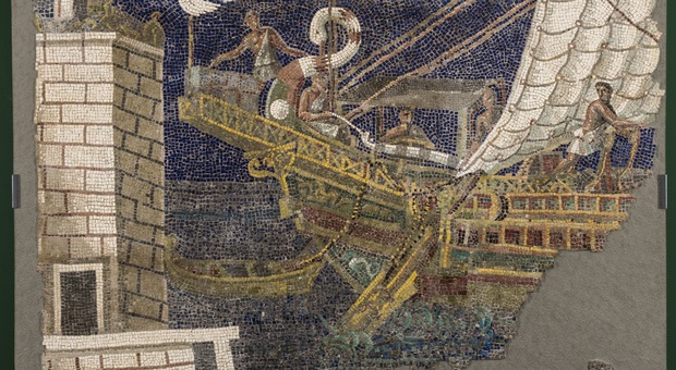 Mosaico policromo parietale con nave e faro esposto alla Centrale Montemartini