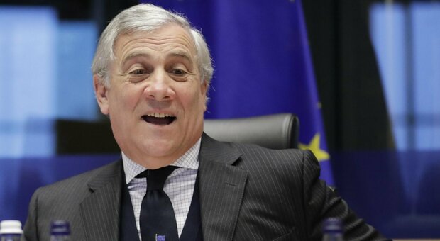 Forza Italia, Tajani in missione a Napoli: «Un prof nel governo Meloni»