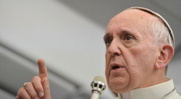 Il Papa commissaria la sanità della Chiesa