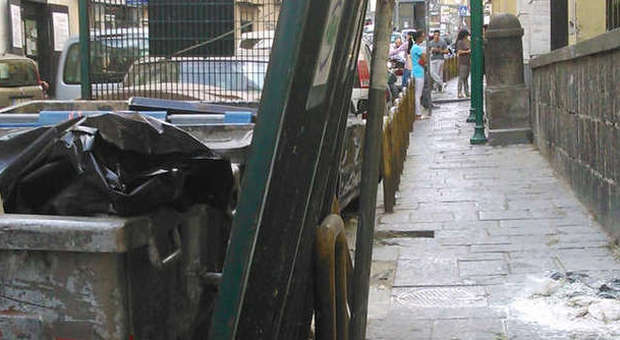 La mail | «Via Imbriani, pericolo crollo a pochi metri da una scuola»