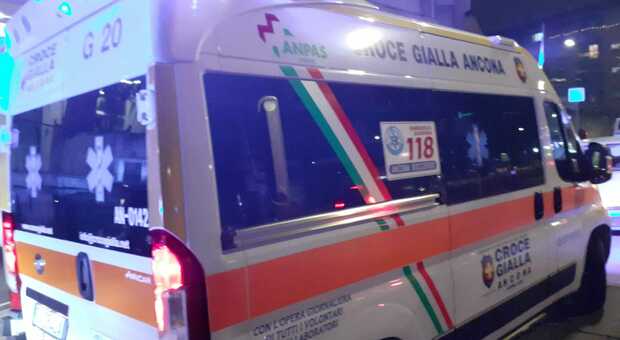 Due scontri auto-scooter, due uomini portati al pronto soccorso dell'ospedale di Torrette