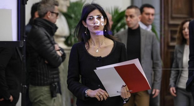 Roma, Facebook vietato ai dipendenti del Comune: «Internet serve per lavorare»