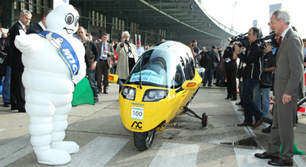 Il famoso pupazzo della Michelin chiamato Bibendum in un'edizione del Challenge disputata a Berlino