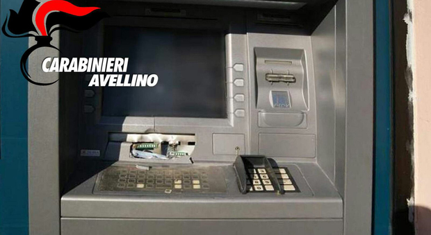 Assalto al bancomat in Irpinia, ma il colpo fallisce