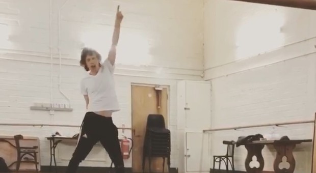 Mick Jagger balla, il frontman dei Rolling Stones in splendida forma a un mese dall'operazione al cuore