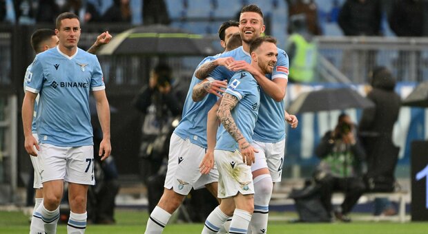 Lazio-Sassuolo 2-1: decidono Lazzari e Milinkovic, Sarri riparte dopo il derby