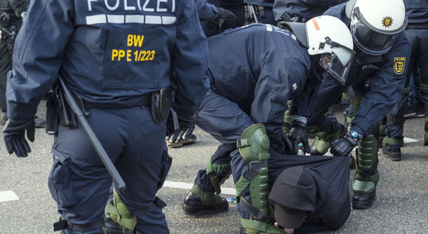 Germania, proteste contro il congresso del partito di destra Afd: 400 arresti a Stoccarda