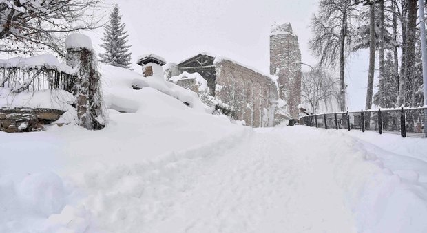 Terremoto, ad Amatrice continua a nevicare, collegamenti difficili