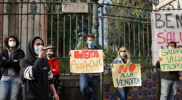 Napoli Est, in strada per protestare contro la vendita di Villa Tropeano di Ponticelli