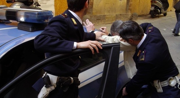 Roma, padri minacciati e maltrattati dai figli: due arresti