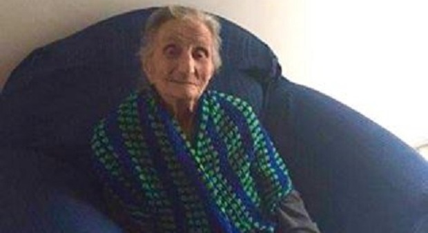 La super nonnina compie 102 anni festa con 17 nipoti e 21 pronipoti