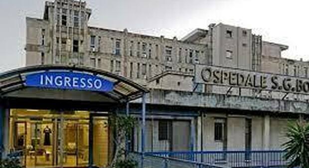 Ospedale San Giovanni Bosco di Napoli, nuovo direttore nel mirino: squarciate le gomme dell'auto