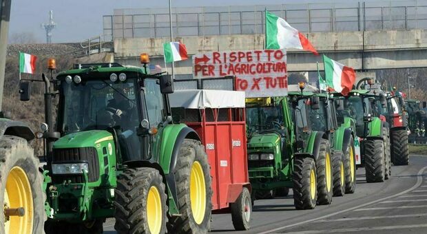 I trattori verso Bruxelles: 12mila aziende agricole hanno l’esenzione Irpef