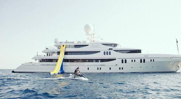 Puff Daddy, vacanze col super yacht nel Golfo di Napoli