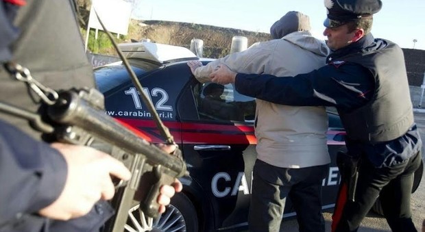 Aggredì i carabinieri a Torino con un gruppo di anarchici: arrestato in Fvg