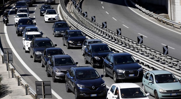 Pasquetta, traffico in tilt sulle autostrade: code e rallentamenti in tutta Italia